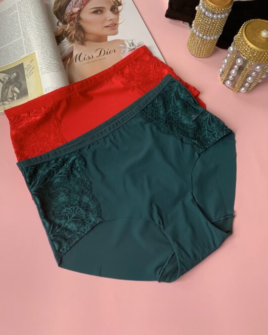 Безшовні трусики на розмір 50/52/54. A711